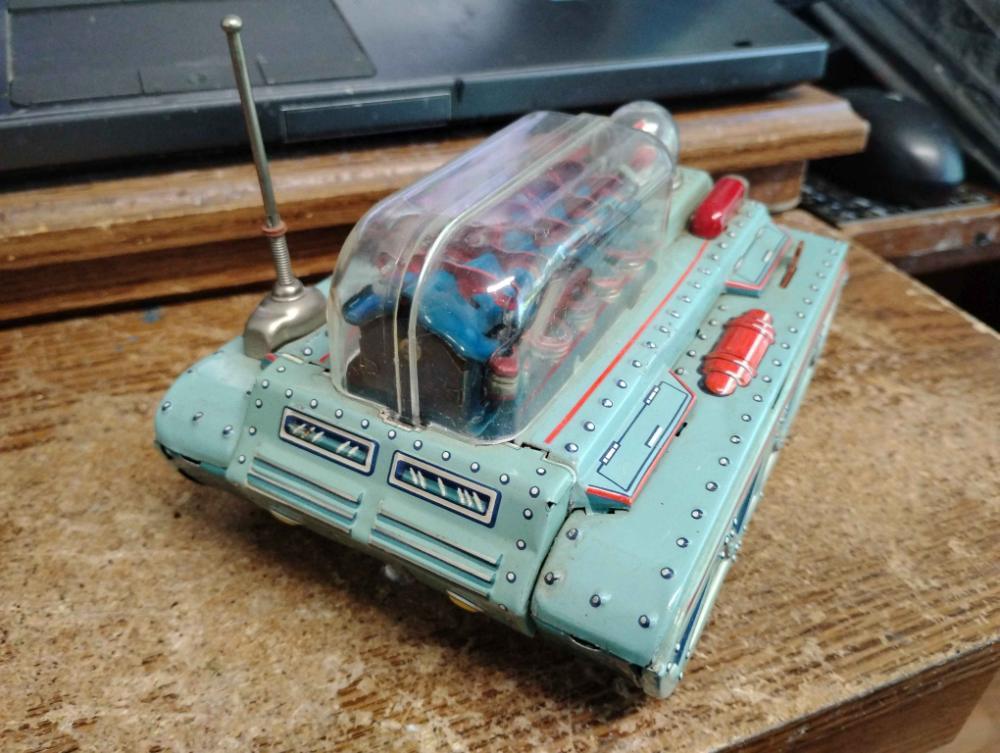 Mighty Explorer Space Tank, Yonezawa, Japan. Inside look and demo
