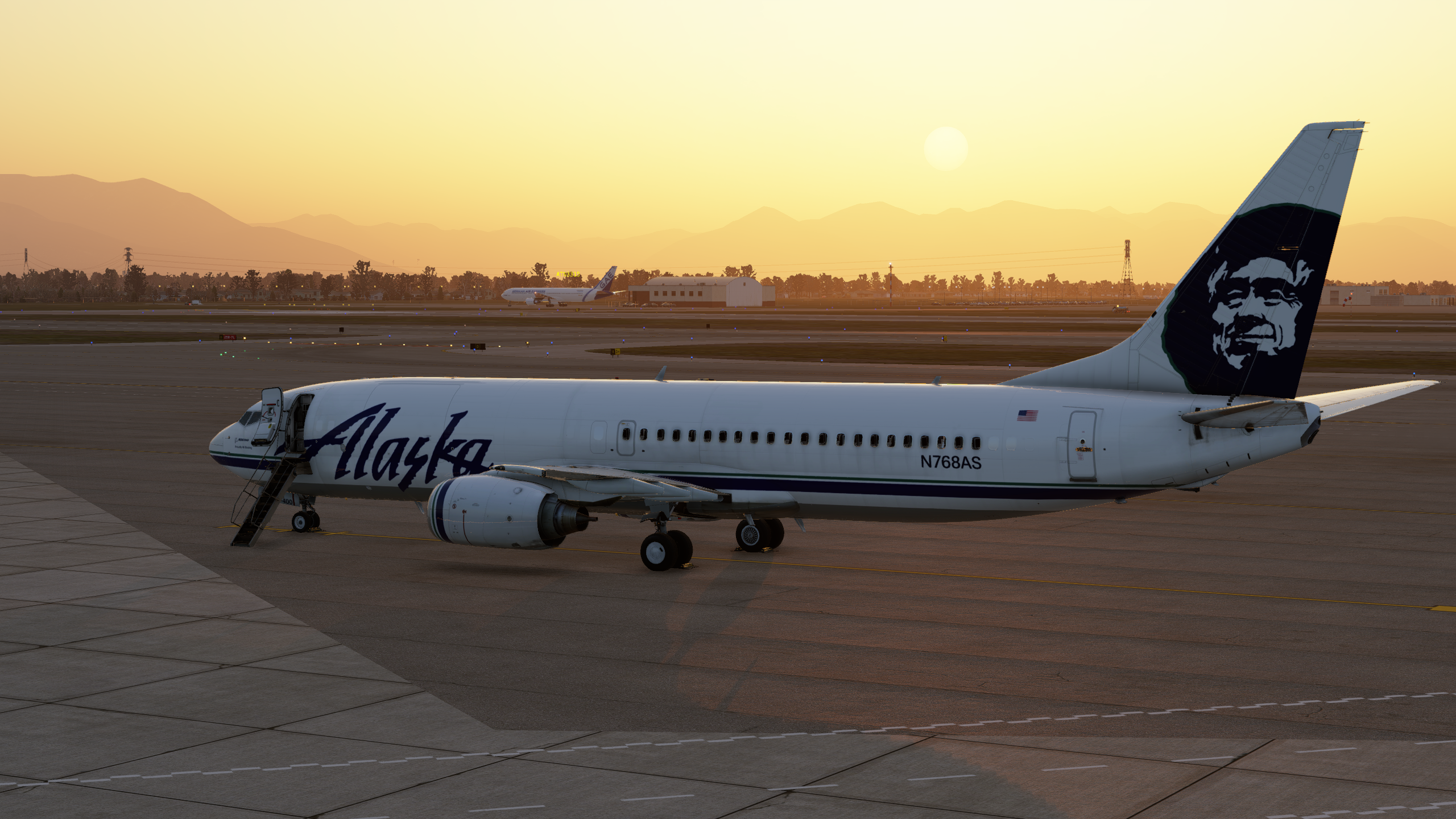 Alaska Airlines N768AS 737-490(QC) Combi | LevelUPV2 737-800
