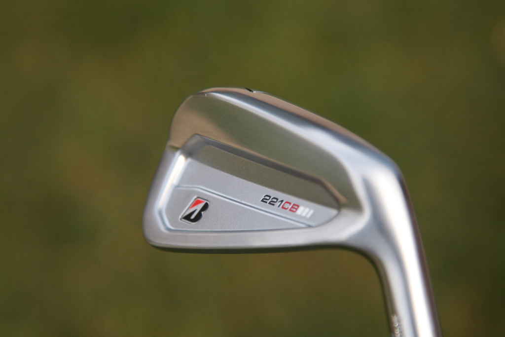 2023 Bridgestone 221cb in hand pics (comparison w/ the Srixon ZX7