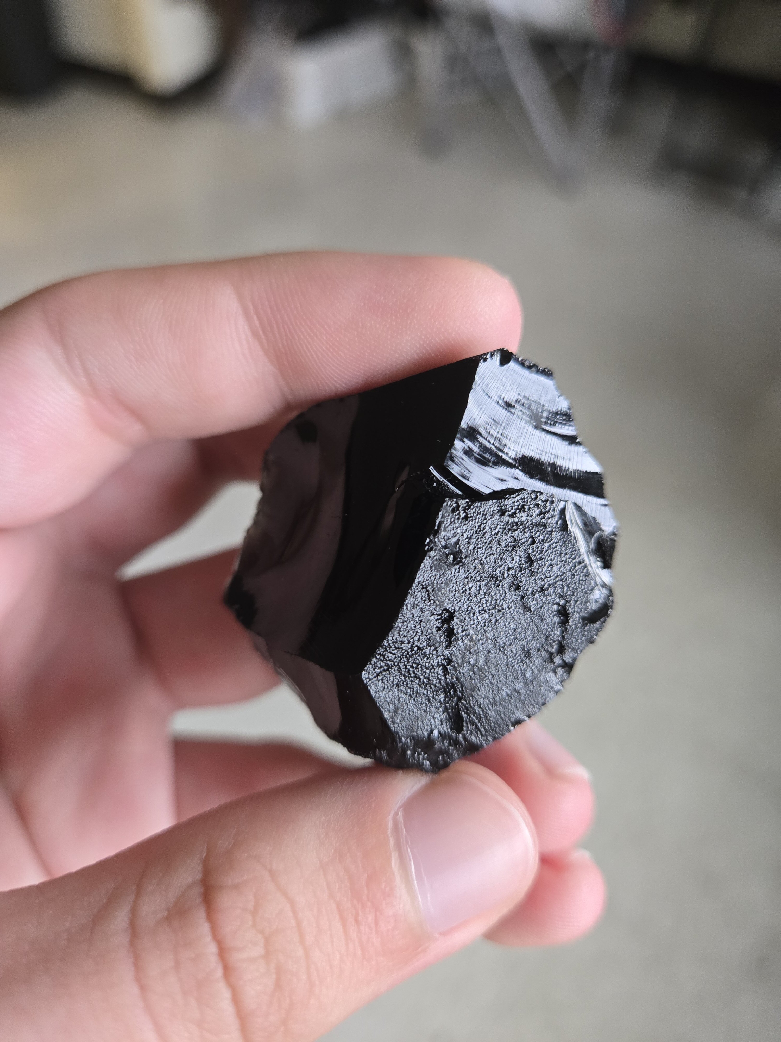 Obsidian? - Is It Real? How to Recognize Fossil Fabrications - The