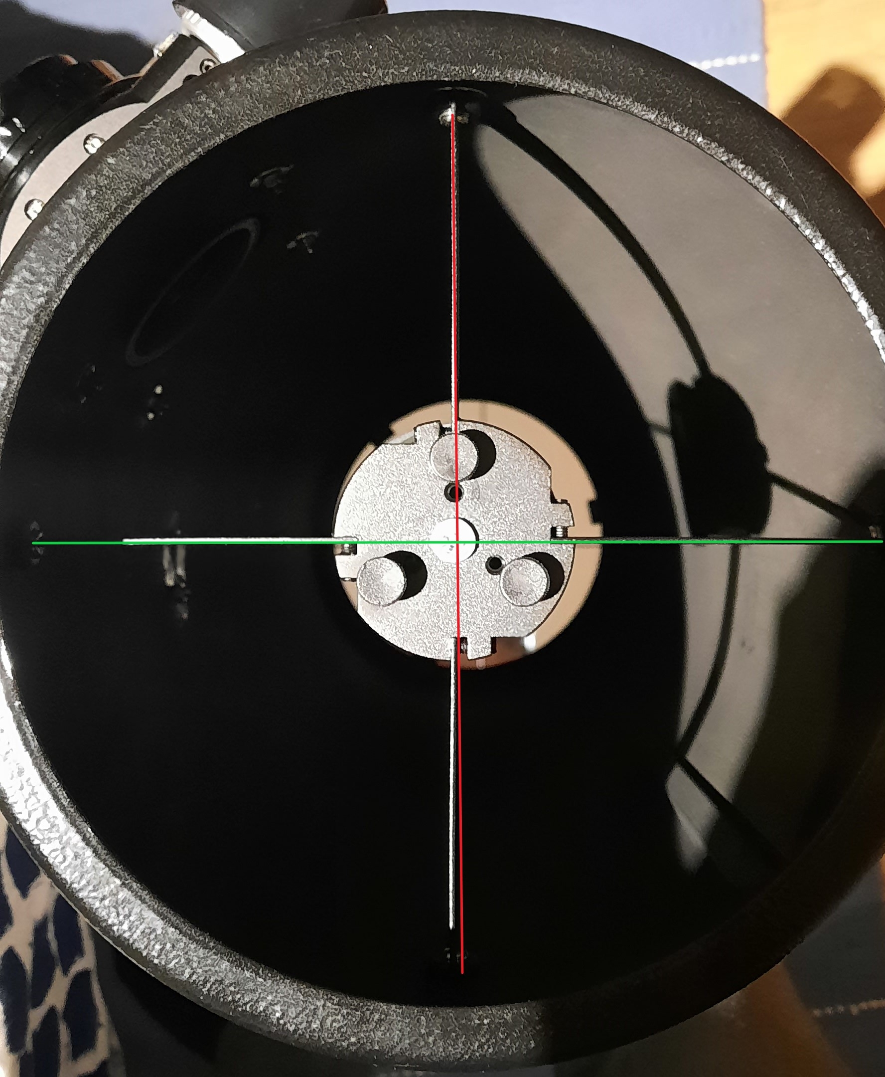 Pronounced secondary mirror reflections in Skywatcher 200PDS after