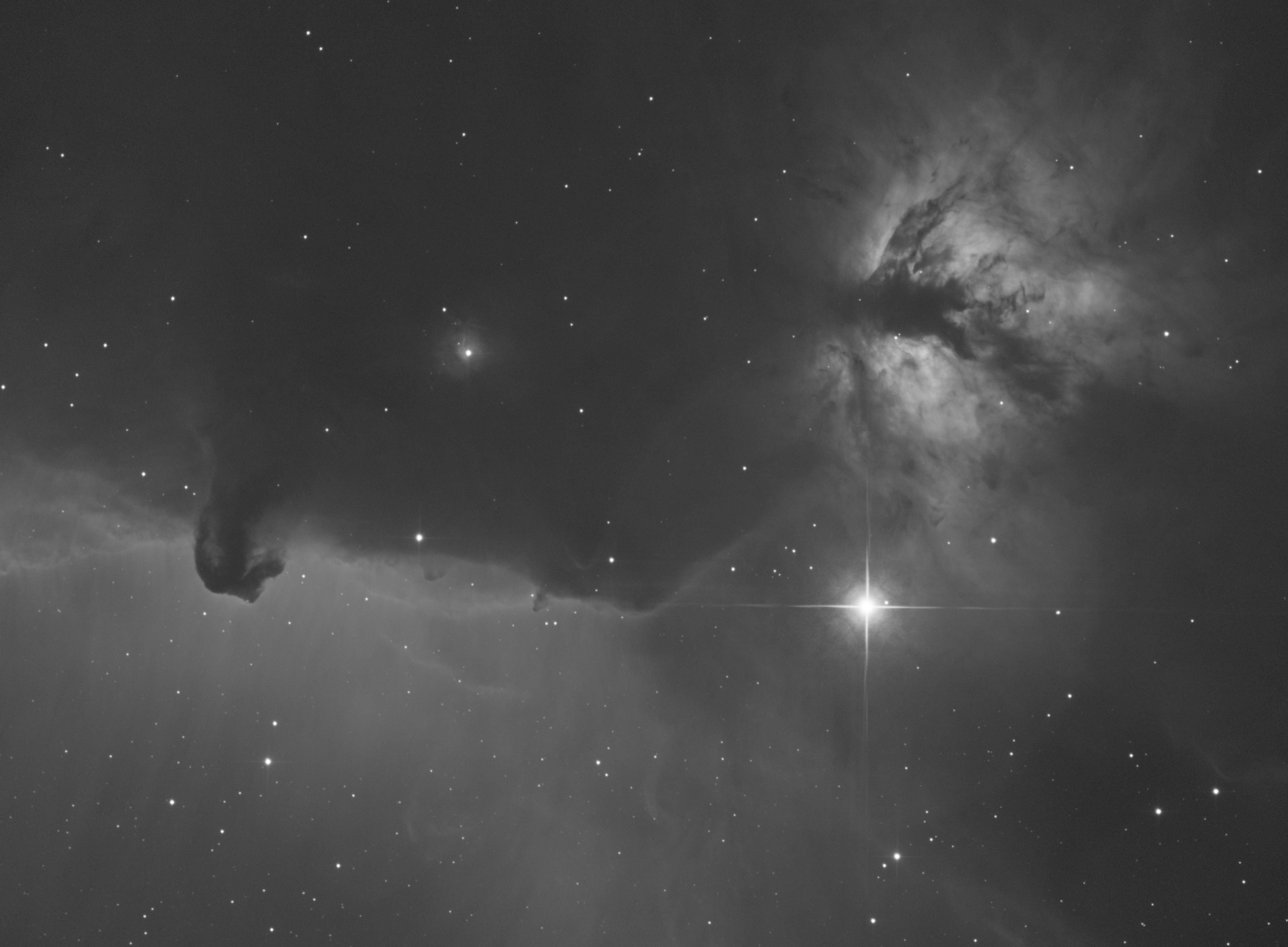 Pronounced secondary mirror reflections in Skywatcher 200PDS after