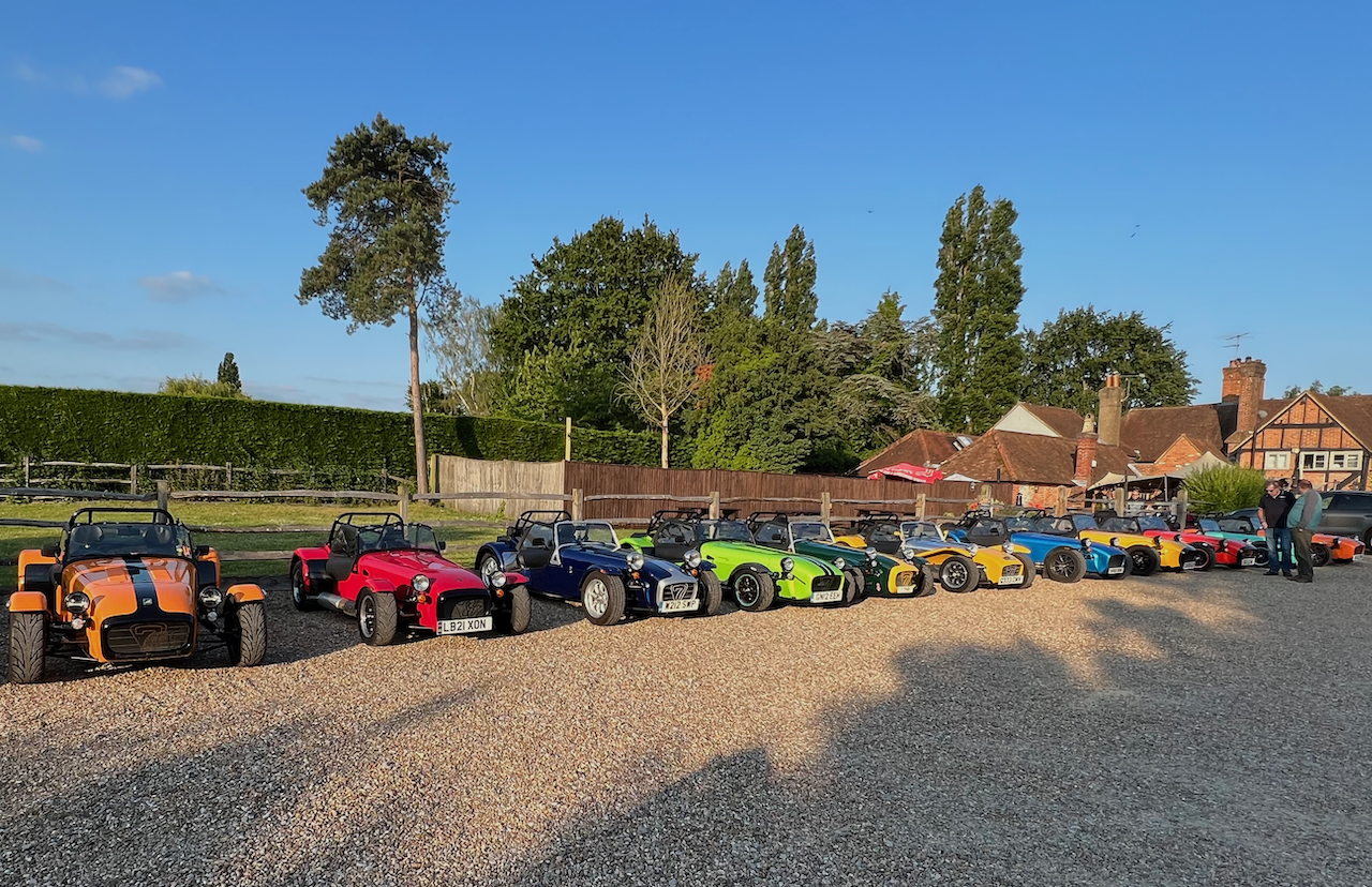 SURREY SE7ENS FIRST MONDAY PUB MEET AT THE QUEEN'S HEAD, EAST CLANDON