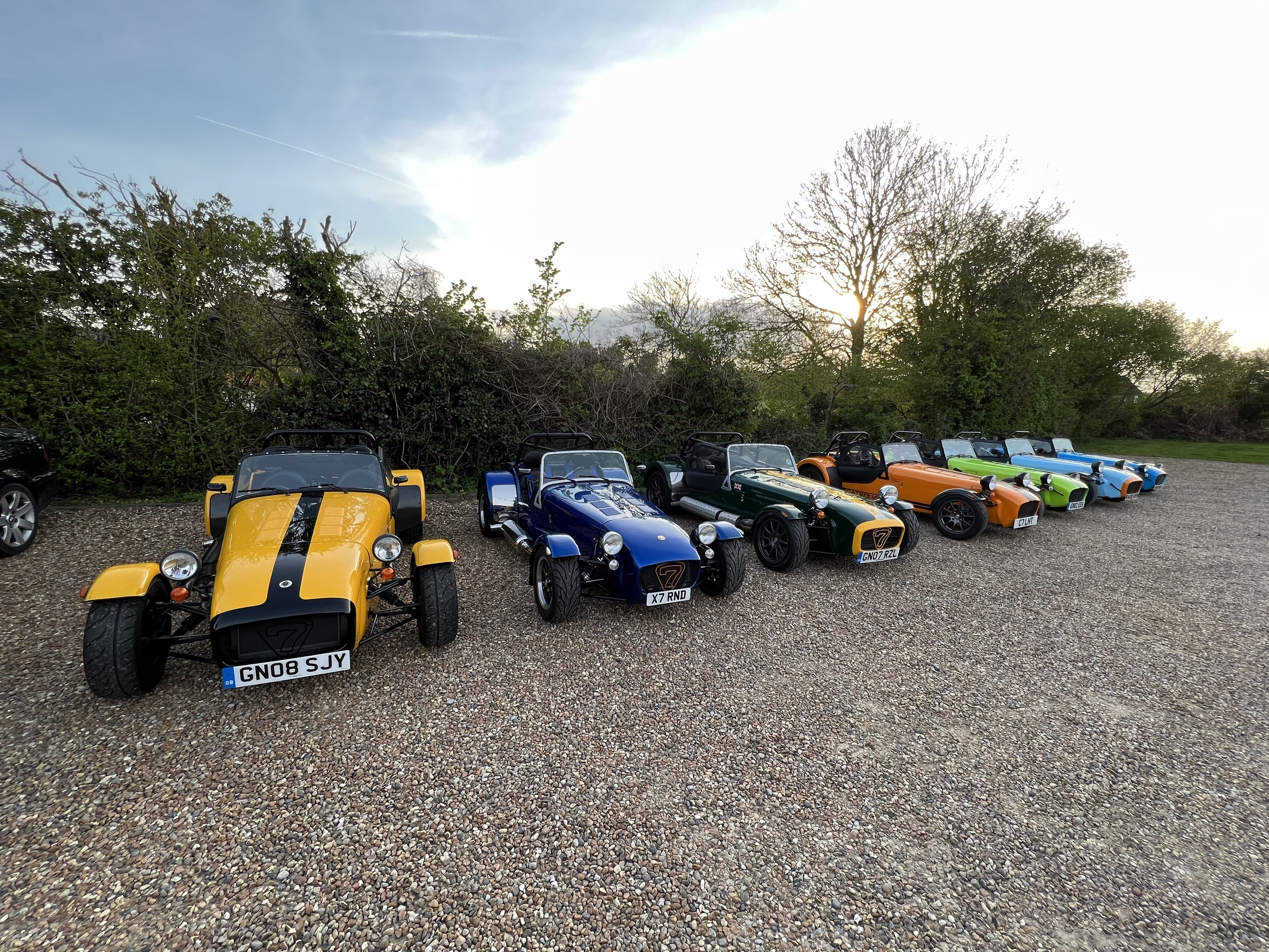 SURREY SE7ENS FIRST MONDAY PUB MEET AT THE QUEEN'S HEAD, EAST CLANDON