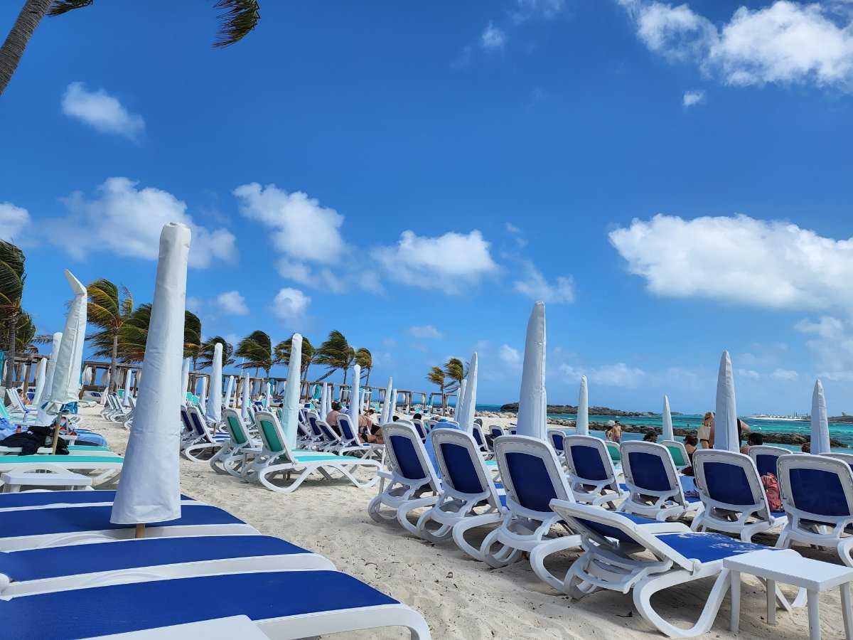 CoCo Cay Beach Bed -- which is better South Beach or Chill Island ...