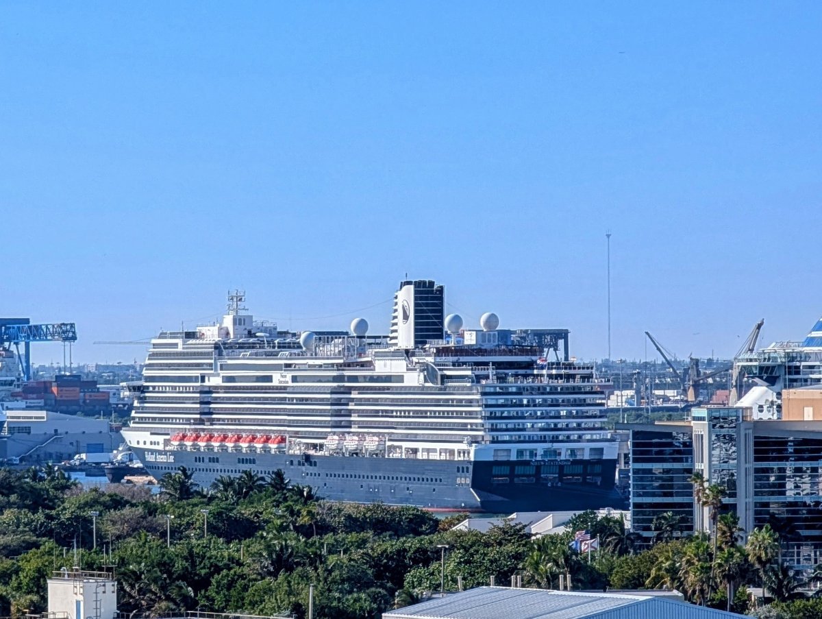 Volendam, Nieuw Statendam And Zuiderdam In Port Everglades On December ...