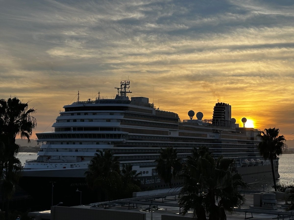 A "LIVE" from two HAL "Newbies" as they sail the Koningsdam to Hawaii