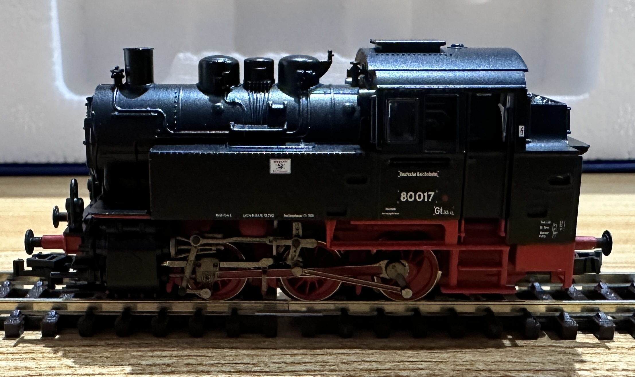 Roco 36006 Steam Locomotive BR80 017 in TT - Hornby TT:120
