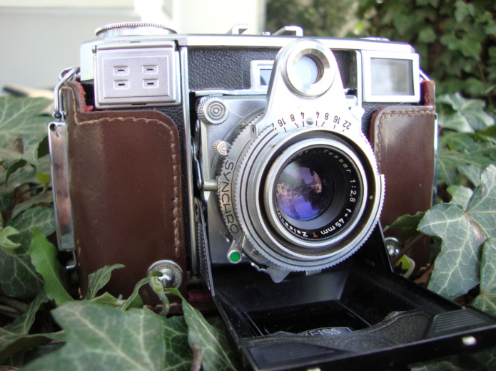 Vintage 1954 Zeiss Ikon Contessa 35mm Camera offers W/ Case & Original Notes