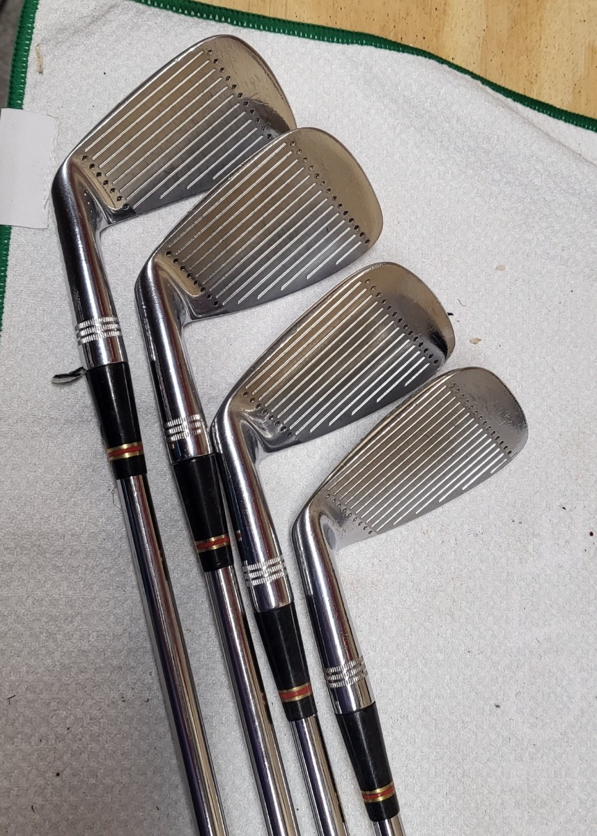 Wilson Staff Irons - Fluid Feel - Red Button - Stiff Shafts