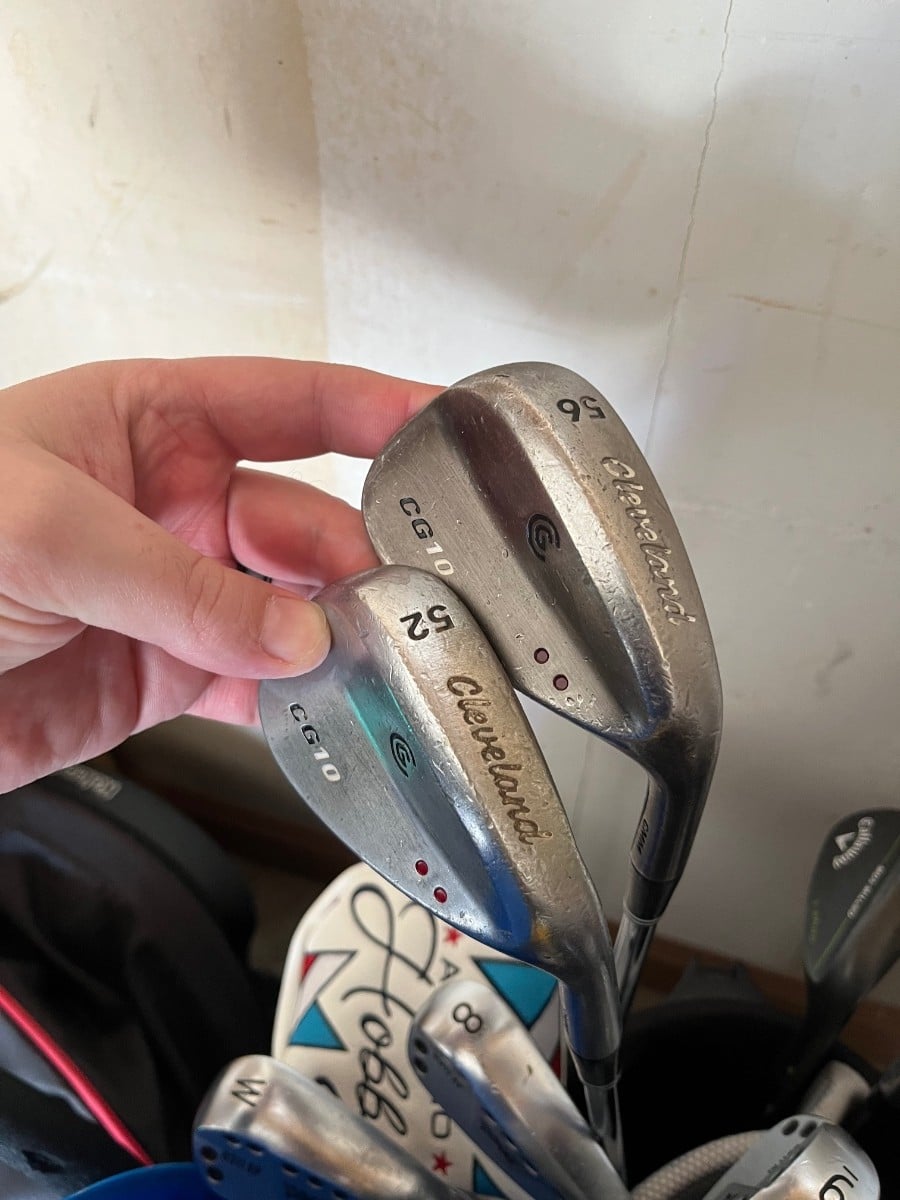 Should I carry a 52 & 56 or a 54 &58 gap & sand wedge Should I carry a 52 & 56 or a 54 &58 gap & sand wedge