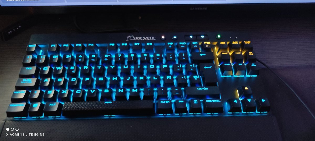 Keyboard K65 RGB does not display colors correctly - iCUE Software 