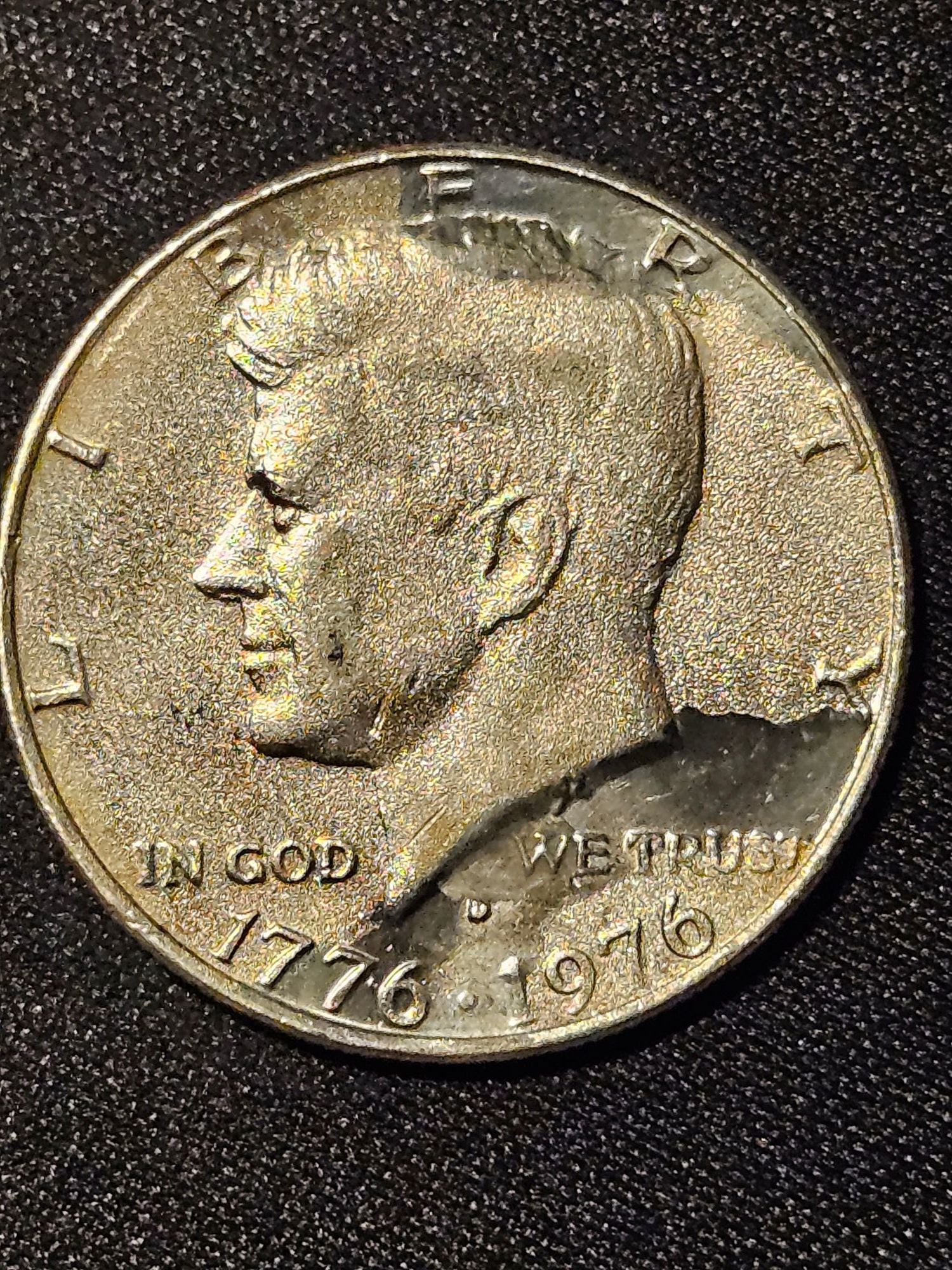Weird plating on a bicentennial Kennedy half dollar - Newbie Coin