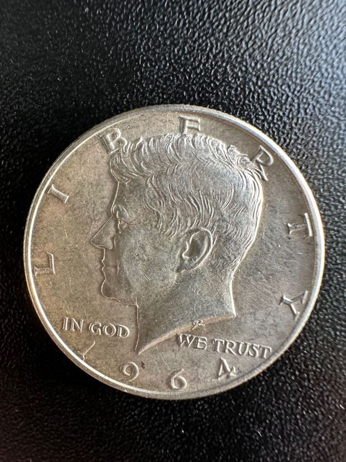 Does this silver kennedy 1964 coin edge reeding look normal