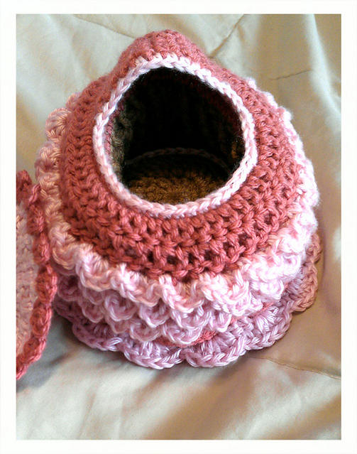 Cupcake Cradle Purse Pattern 4 images Page 2 Free Original Patterns Crochetville