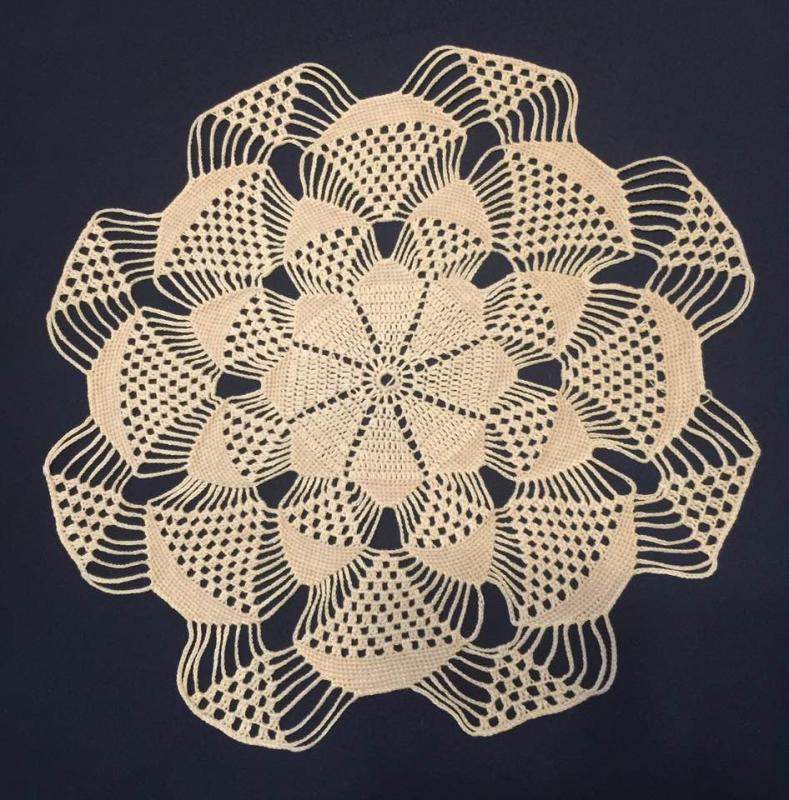 A doily with a 3D-optic in Elisa thread size 20 - Doilies