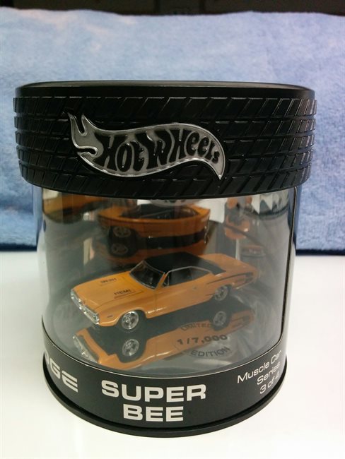 2004-2005 Showcase Oil Cans(Retail and Hobby) Hot Wheels 100