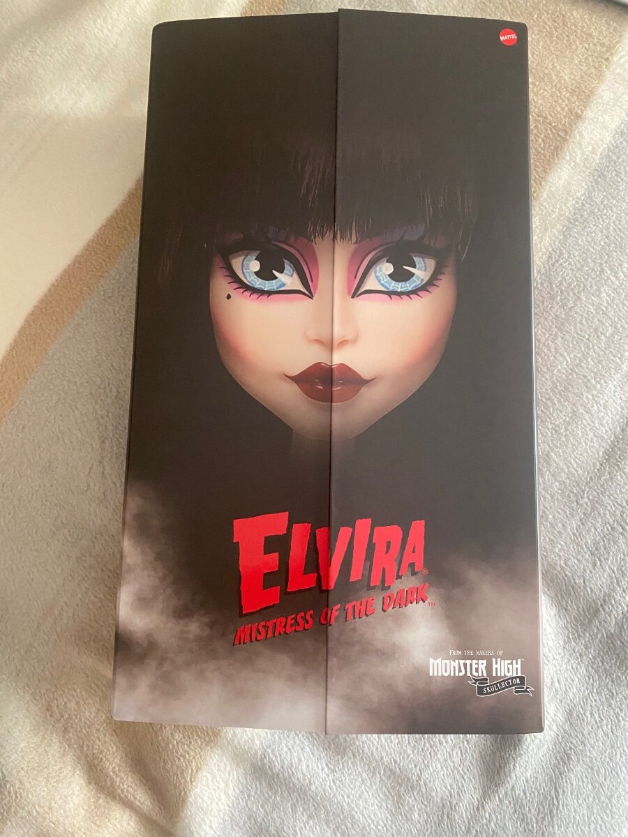 Mattel deals creations Elvira skullector (in shipper)