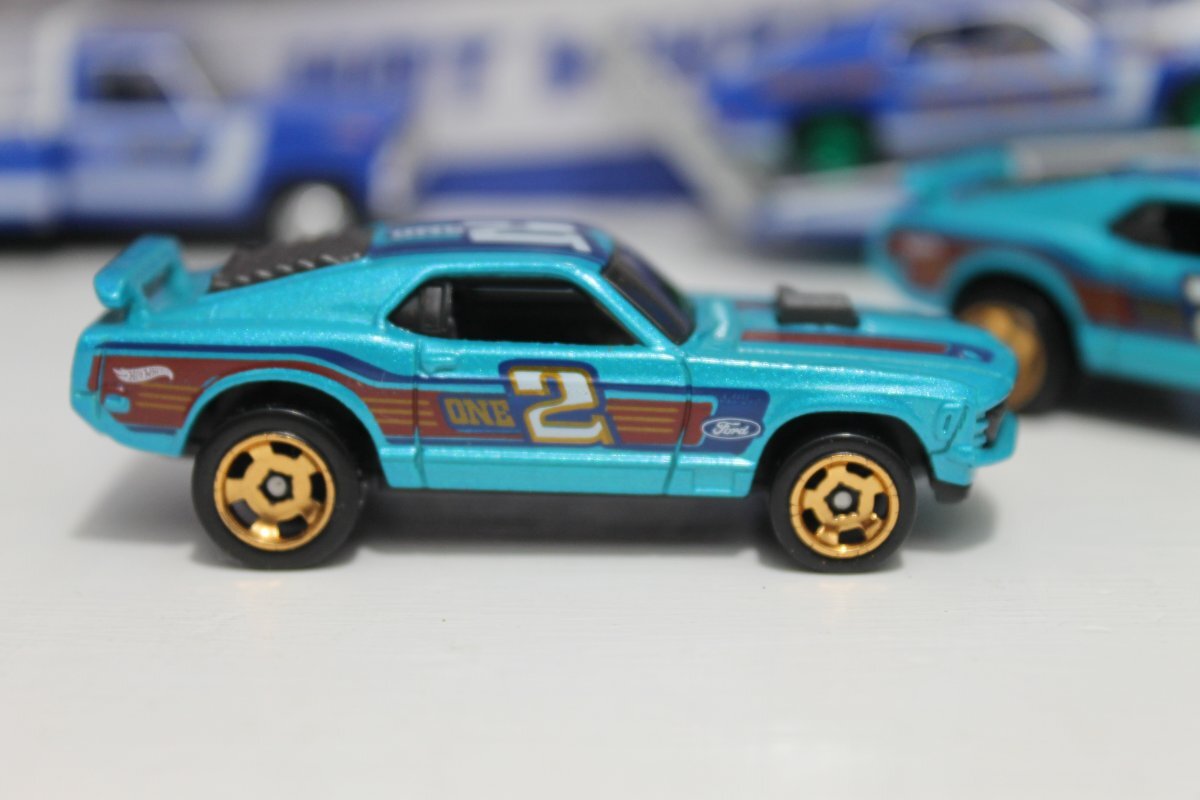 LOT OF 10 COLLECTIBLE HOT WHEELS CARS