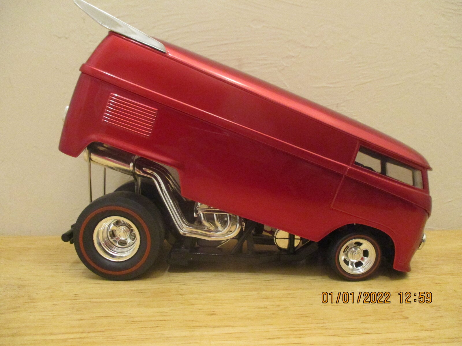 RLC VW Drag Bus 1-18 POST 100223 Loose Side.JPG - Hot Wheels