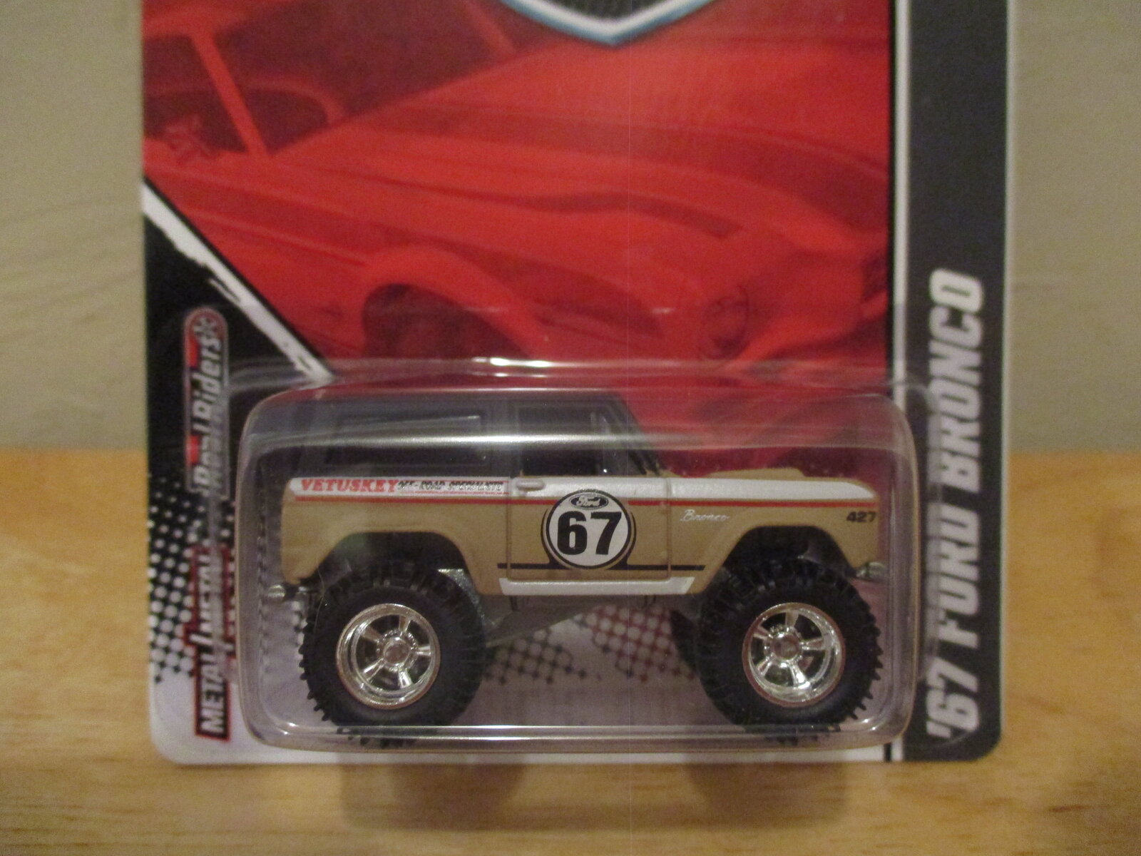 Hot Wheels Garage 2010 J Case 67 Ford Bronco POST.JPG - Hot Wheels