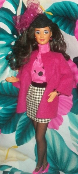 Vintage Barbie Paris Pretty Fashions Pink Dress 1989 France