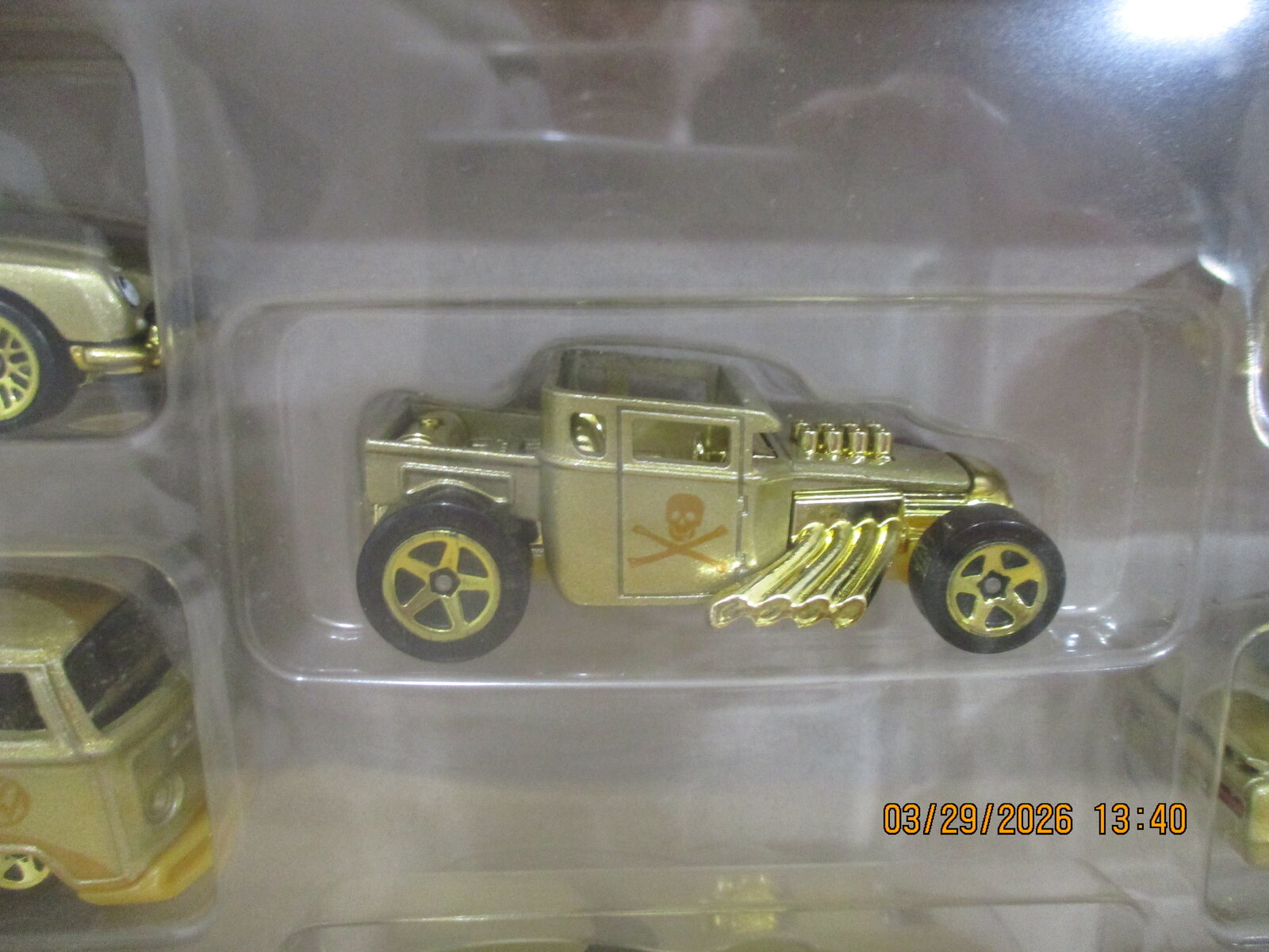 Bone Shaker FAO Schwarz Set 2022 Closeup.JPG - Hot Wheels - Mattel