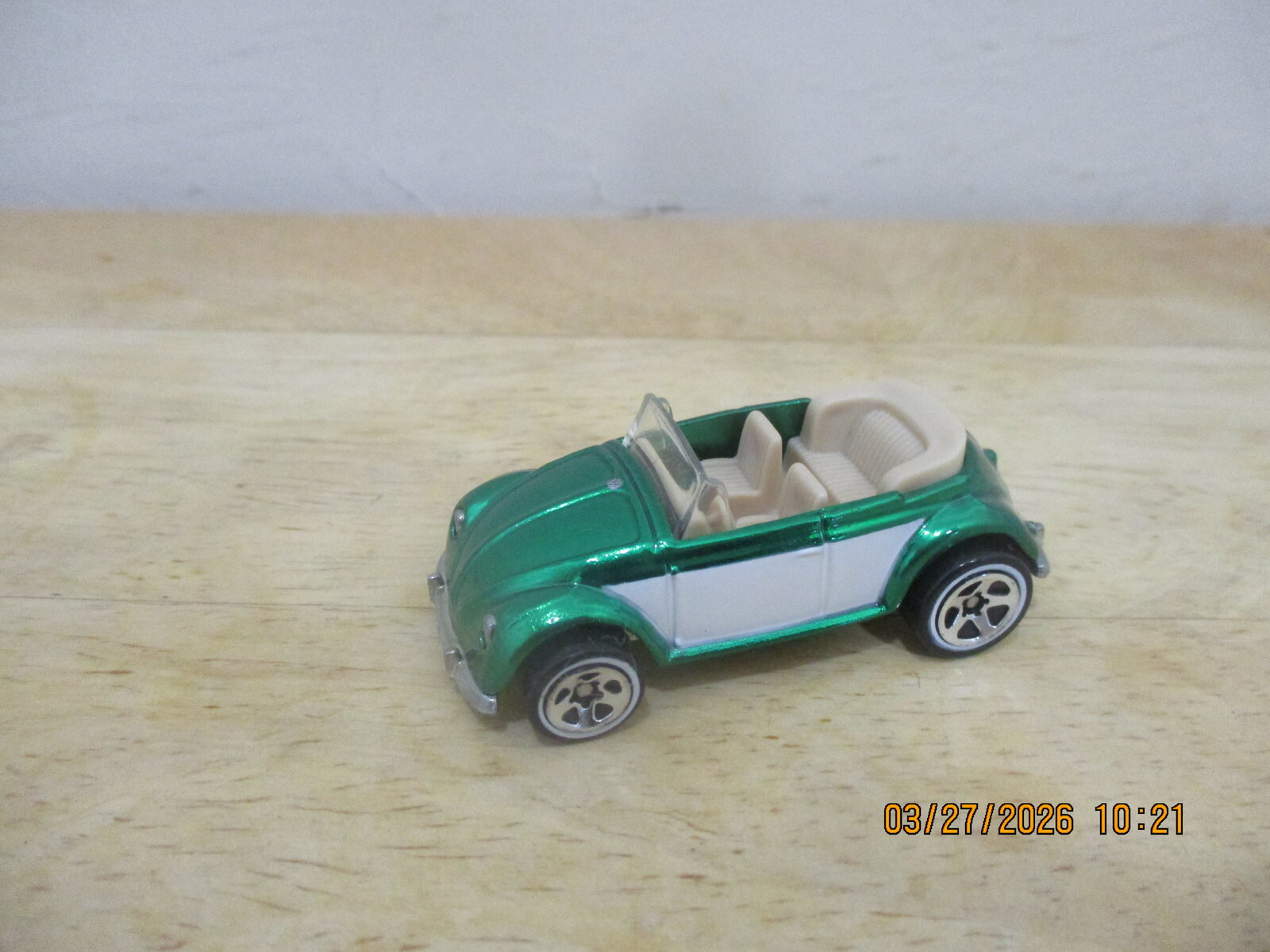 Classics Series 2 VW Bug Convertible Green.JPG - Hot Wheels