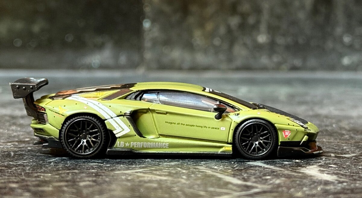 Hot Wheels Elite 64 LBWK Lamborghini Aventador LP 700-4 in green - on ...