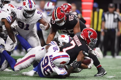 At least rookie Deone Walker knew he had to tackle Bijan Robinson at the line of scrimmage....no other Bills seemed to.