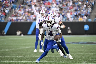 James Cooked Up The Middle For 21 YDs And a 3rd QTR Touchdown!