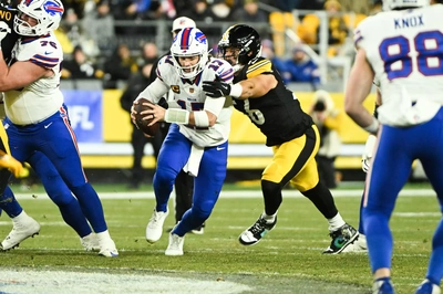 Josh Allen slips past Steeler LB Alex Highsmith on a 2nd quarter scramble.