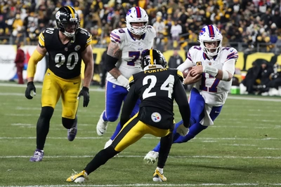 Josh Ran It For Eight Yards on This 4th Qtr TD to Make The Score 26 - 7 BILLS!
