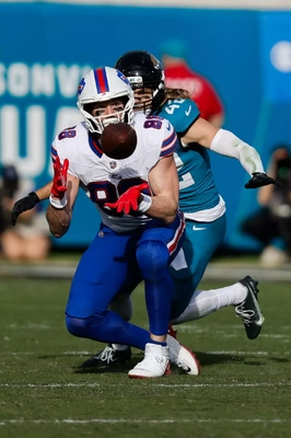 Dawson Knox about to make 4th quarter catch. Knox hauled in all of his 3 targets for 30 yards, contributing to a very good day from the TE corps.