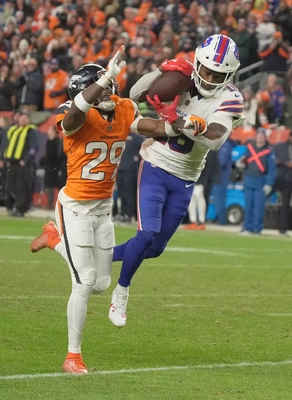 Bronco CB makes an indisputable interception on the pass that Brandin Cooks clearly didn't catch. No need for review, it's obvious, isn't it?