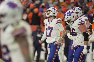 Josh Allen is visibly upset as a second half drive stalls and the Bills have to settle for a FG.