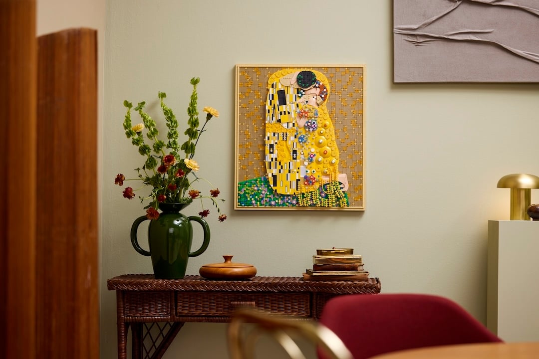 LEGO rebuilds Gustav Klimt’s ‘The Kiss’ as 4,000-piece set with glittering brickwork