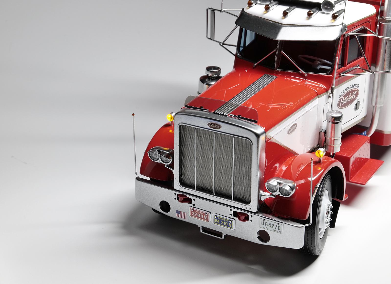 1/25 AMT Peterbilt Wrecker (extended bed version) - Model Trucks